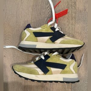 Off-White HG Runner Size 35